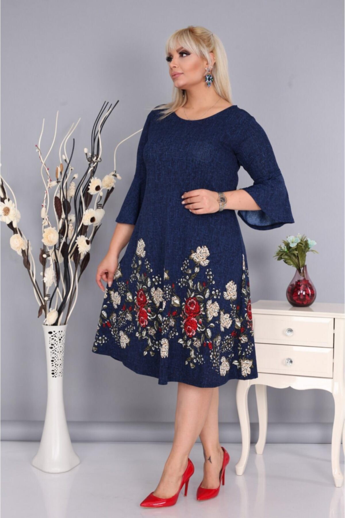 Büyük Beden Yarım Kollu Likralı Krep Kumaş Çiçekli Elbise Mavi